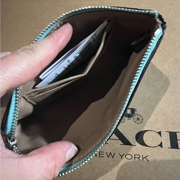 COACH Corner Zip Wristlet Pebble Leather CP483 Faded Blue Silver Hware NEW!! - Picture 4 of 5